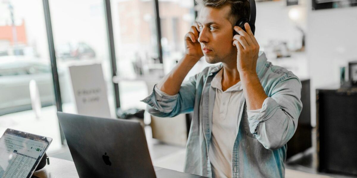 lead generation telefonica B2B — operatore professionale contatta prospect qualificati